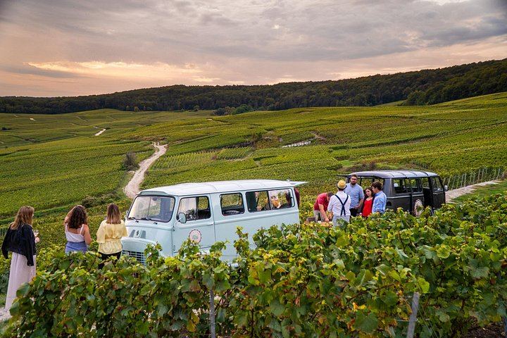 Vintage Estafette Van Champagne Tour from Épernay: Oger Grand Cru Cellar, 3 Hours (1/7)