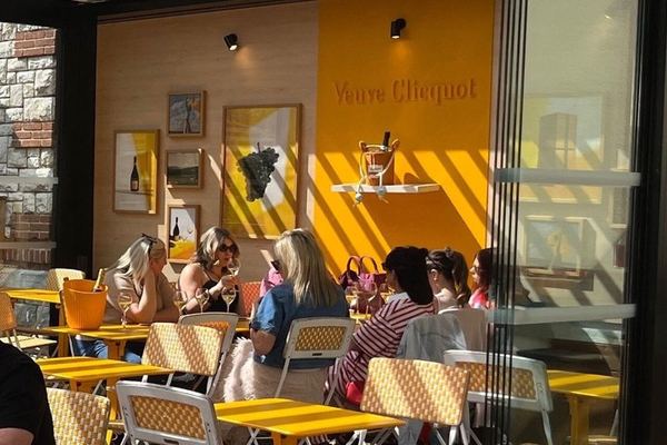 Private Champagne Day from Paris: Veuve Clicquot, Ruinart, Moët & Chandon, Lunch, Sabrage