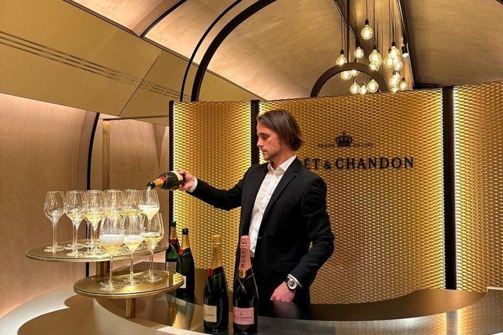 Private Champagne Day from Paris: Veuve Clicquot, Ruinart, Moët & Chandon, Lunch, Sabrage (1/10)