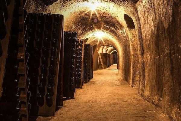 Champagne Lamiable Traditional Cellar Tour and Three Grand Cru Tastings, Tours-sur-Marne