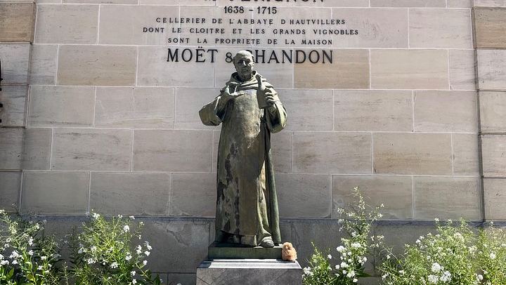 Private Full-Day Champagne Tour: Moët & Chandon, Veuve Clicquot Crayères, Pressoria Museum (3/6)