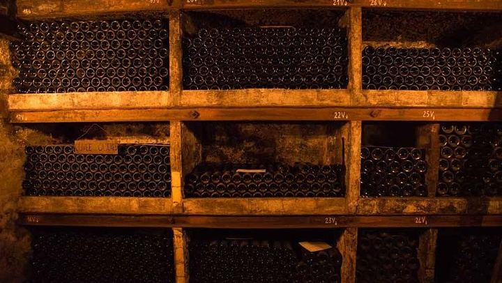 Châteauneuf-du-Pape Wine Tour from Avignon: Sommelier Guide and Medieval Cellar (3/3)