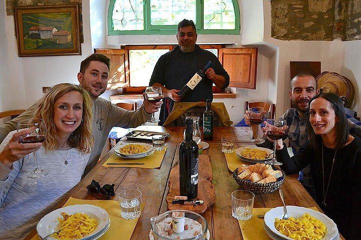 Chianti Classico and Super Tuscan Tasting at 3 Wineries, Lunch at a Boutique Wine Shop (11/12)