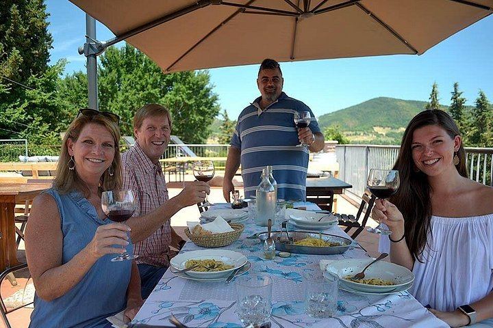 Chianti Classico and Super Tuscan Tasting at 3 Wineries, Lunch at a Boutique Wine Shop (2/12)