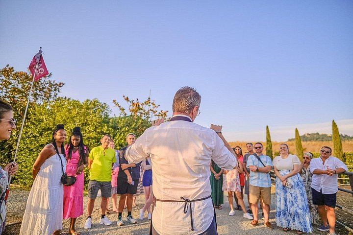 Evening Chianti Coach Tour from Florence: Two Wineries and a Four-Course Vineyard Dinner (9/12)