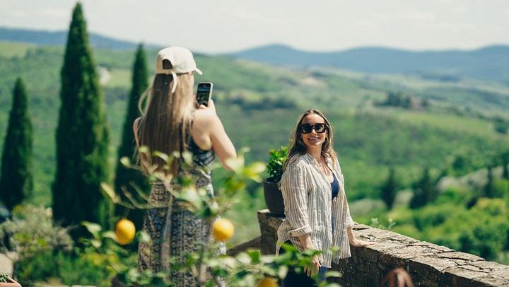 Small Group Chianti Day with an Italian Sommelier: 3 Family Wineries and Local Lunch (3/9)