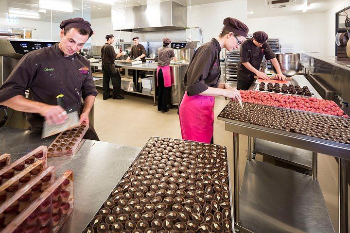 Small-Group Yarra Valley Afternoon Tour: Chandon, Chocolate and Sunset Kangaroos (8/12)