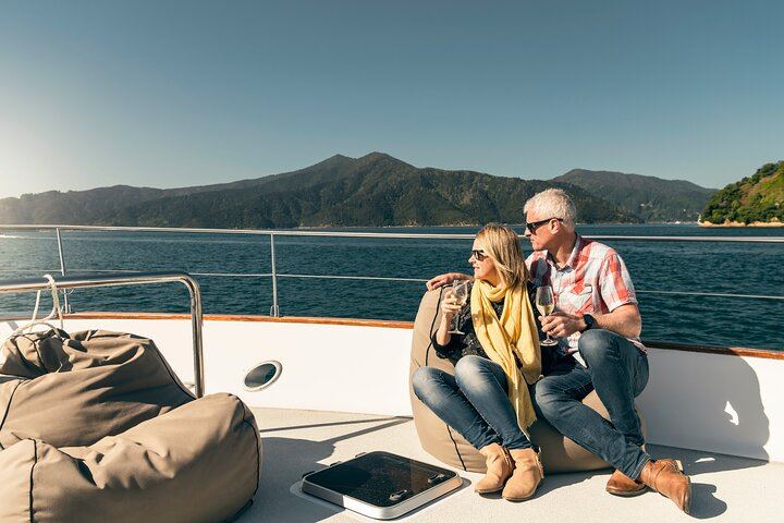 Marlborough Icons Full-Day Tour: Two Wineries and Seafood Cruise on Queen Charlotte Sound (5/10)