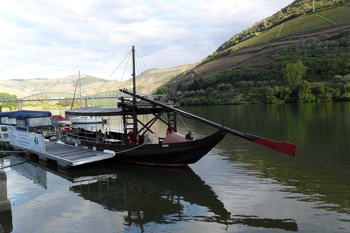 Private Off-the-Beaten-Path Douro Valley Wine Tour from Porto, Winery Lunch Stop (5/12)