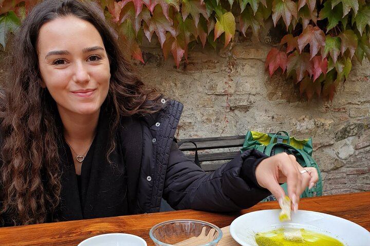 Chianti Classico Hiking Day from Florence: 7 km Walk, 3 Organic Wineries and Lunch (12/12)