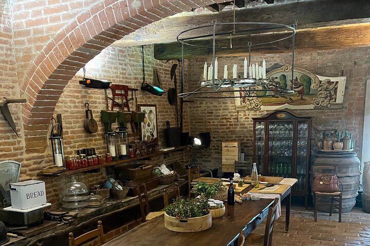 Brunello Wine Tour from Siena with a Licensed Sommelier Driver, Lunch and Boutique Cellars (4/11)