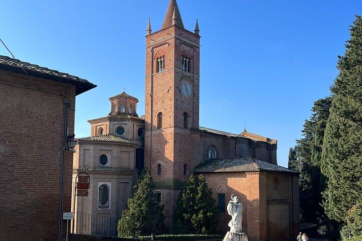Brunello Wine Tour from Siena with a Licensed Sommelier Driver, Lunch and Boutique Cellars (7/11)