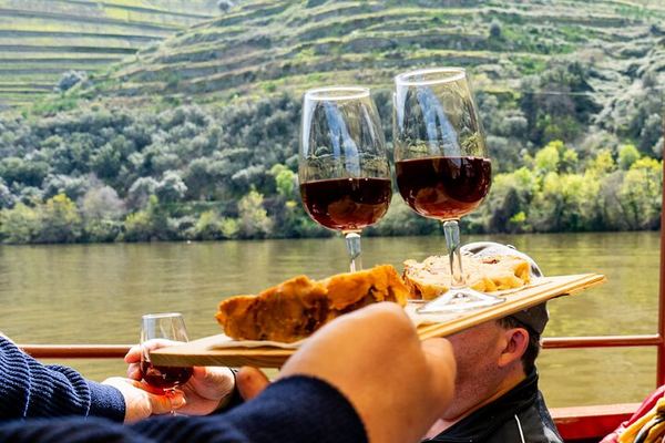 Douro Valley Day Trip from Porto in an Eight-Seat Vehicle with Electric Boat and Lunch