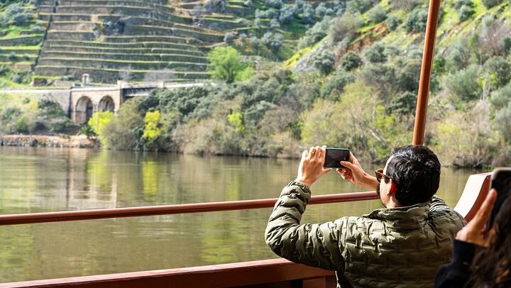 Douro Valley Day Trip from Porto in an Eight-Seat Vehicle with Electric Boat and Lunch (1/12)