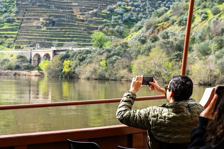 Douro Valley Day Trip from Porto in an Eight-Seat Vehicle with Electric Boat and Lunch (1/12)