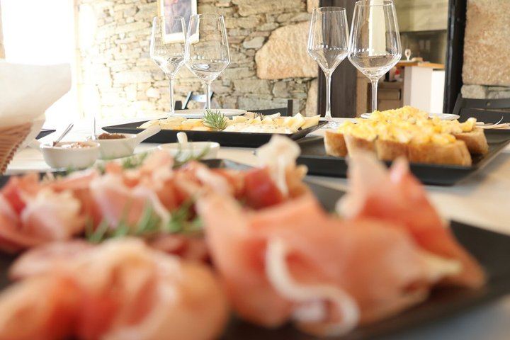 Douro Valley Half-Day Tour with Winery Brunch, Tastings and One-Hour Pinhão Boat Cruise (11/12)