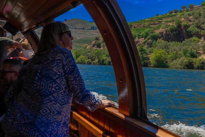 Private 9-Hour Douro Tour: Amarante, Galafura, Rabelo Cruise, Lunch and Estate Tasting (12/12)