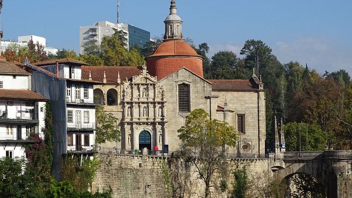 Small-Group Douro Day Trip: Amarante, Mateus Palace, Favaios Lunch, Rabelo Boat (2/3)