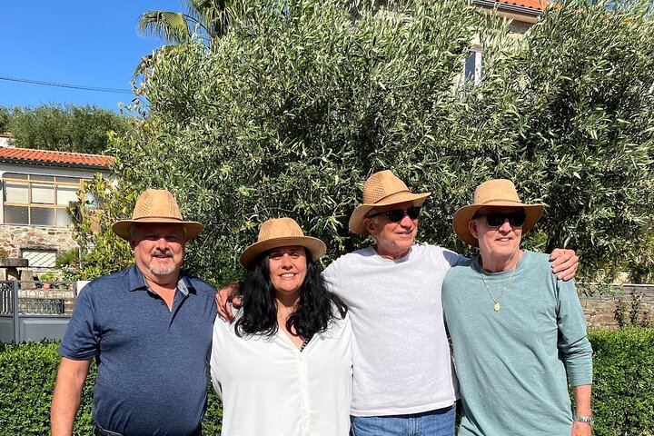 Douro Family Quintas Day Trip for Six: Galafura Viewpoint, Sabrosa Lunch, Rabelo Boat (4/12)