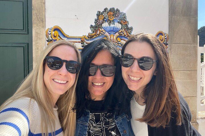 Douro Family Quintas Day Trip for Six: Galafura Viewpoint, Sabrosa Lunch, Rabelo Boat (12/12)