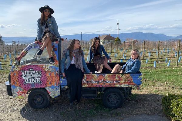 East Kelowna Half-Day Wine Tour: Historic Wineries and Orchard Roads, Tastings Included