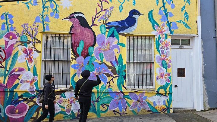 Valparaíso Street Art Downhill Walk and Casablanca Wines, Max 8 Guests from Santiago (3/12)