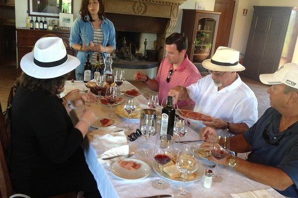 Private Florence Day Trip to Pienza and Montepulciano: Pecorino Dairy, Winery, Minivan
