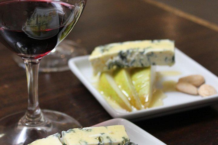 Healdsburg Original Wine and Food Pairing Guided Walking Tour, 4 Hours (10/12)