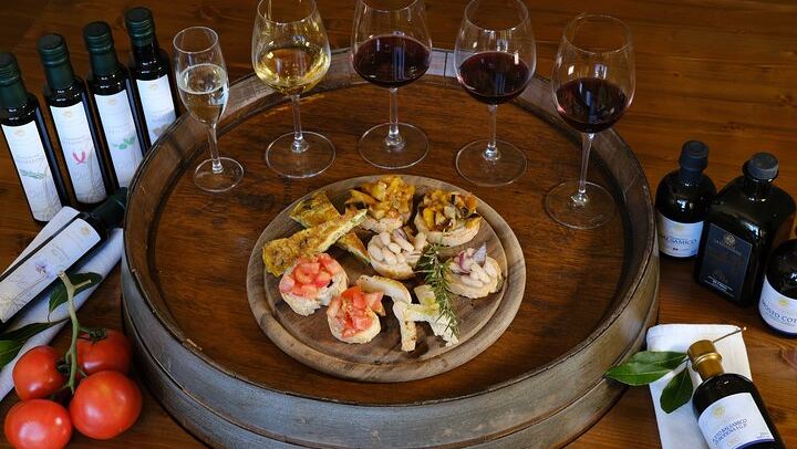 Private Organic Wine, Olive Oil and Balsamic Tasting on a San Gimignano Farm (1/5)