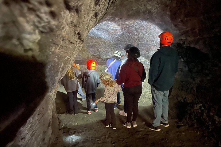 Etna 4x4 Jeep Tour with Lava Caves, Wine Tasting and Brunch, Catania and Taormina Pick-up (4/12)