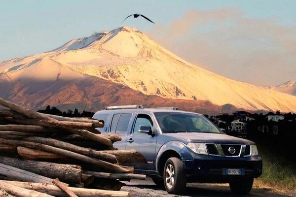 Etna 4x4 Jeep Tour with Lava Caves, Wine Tasting and Brunch, Catania and Taormina Pick-up