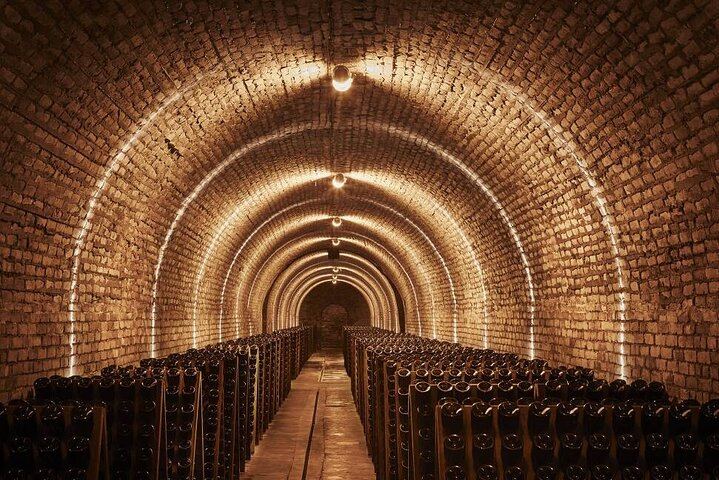 Private Mercedes Champagne Day: One Famous House, One Boutique Grower and Restaurant Lunch (10/12)
