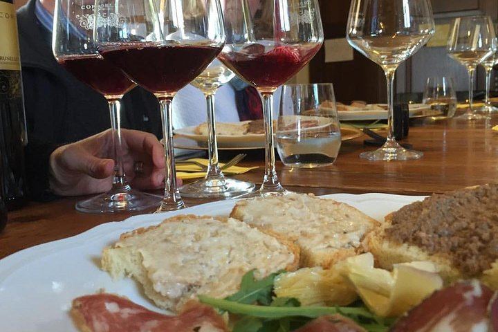 Private Tuscany Minivan Wine Tour: Three Sommelier-Picked Wineries and Pairing Lunch (6/12)