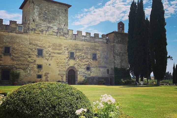 Private Tuscany Minivan Wine Tour: Three Sommelier-Picked Wineries and Pairing Lunch (11/12)