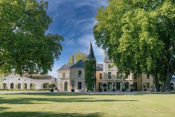 Private Customizable Médoc Wine Tour with Lunch Stop: Saint-Julien, Pauillac and Margaux