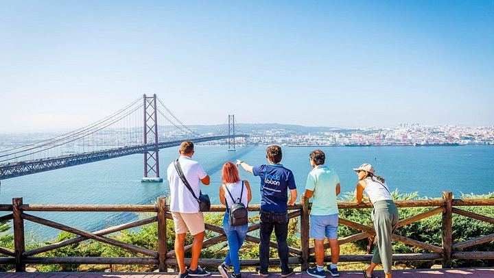 Small-Group Arrábida and Sesimbra Day Trip from Lisbon with Two Wine Tastings (4/11)