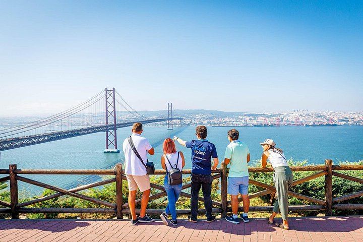 Small-Group Arrábida and Sesimbra Day Trip from Lisbon with Two Wine Tastings (4/11)