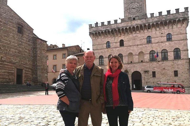 Small-Group Brunello and Montepulciano Wine Day from Cortona in a 9-Seat Minivan (11/12)
