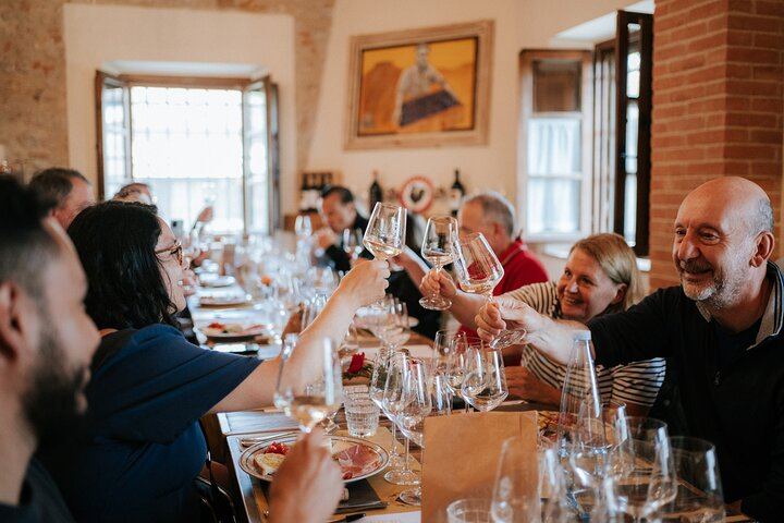 WalksDevour Small-Group Tuscany Day Trip: Chianti Farm Lunch, San Gimignano and Siena (2/12)