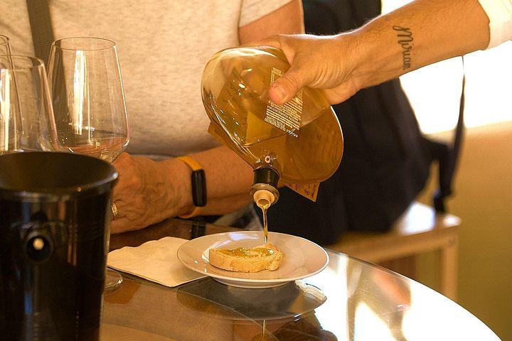 Florence to Chianti with Towns of Italy: 3 Wineries, Olive Oil Mill and 3-Course Lunch (10/12)