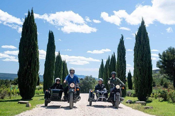 Aix-en-Provence Vintage Sidecar Ride on the Cézanne Road with Vineyard Tasting, 2 Hours (1/12)