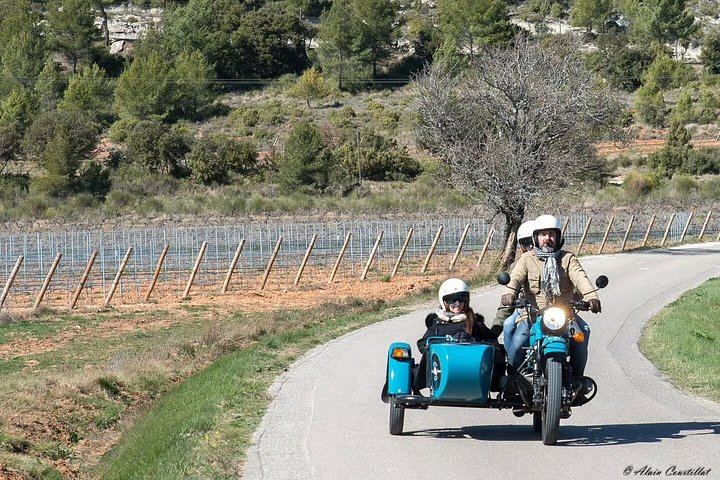 Aix-en-Provence Vintage Sidecar Ride on the Cézanne Road with Vineyard Tasting, 2 Hours (9/12)