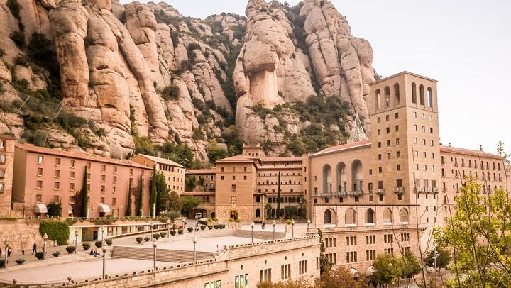 Barcelona Half-Day Small-Group Trip to Montserrat Monastery with Winery Tapas Lunch (4/12)