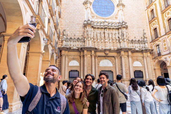 Barcelona Half-Day Small-Group Trip to Montserrat Monastery with Winery Tapas Lunch (6/12)