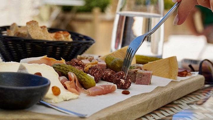 Full-Day Burgundy Wine Tour from Beaune: Charcuterie Pairing, Montrachet and Family Winery (3/12)