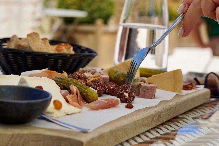 Full-Day Burgundy Wine Tour from Beaune: Charcuterie Pairing, Montrachet and Family Winery (3/12)