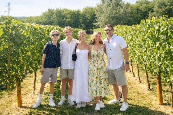 Chianti Wine Tour from Florence: Two Wineries and a Monteriggioni or San Gimignano Stop