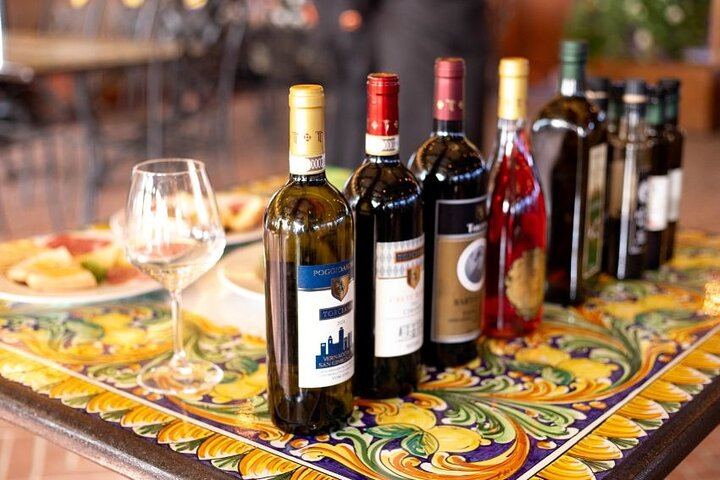 Chianti Wine Tour from Florence: Two Wineries and a Monteriggioni or San Gimignano Stop (9/12)