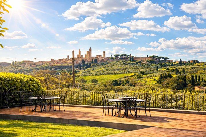 Chianti Wine Tour from Florence: Two Wineries and a Monteriggioni or San Gimignano Stop (7/12)