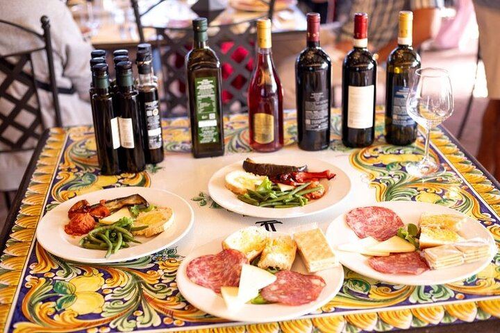 Chianti Wine Tour from Florence: Two Wineries and a Monteriggioni or San Gimignano Stop (10/12)
